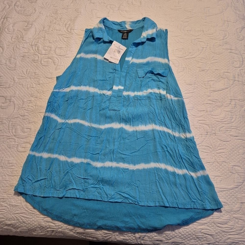 89th & Madison blue and white longer sleeveless blouse NWT